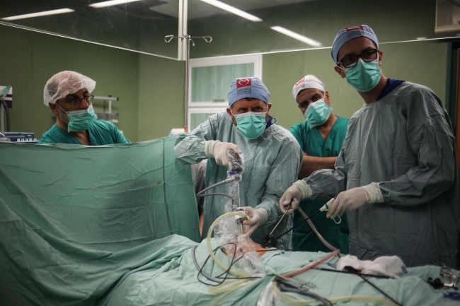 Yeryüzü Doktorları heyeti Gazze'de ameliyatlara girmeye başladı